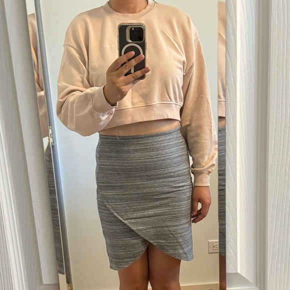 H&M light pink cropped crew neck oversized sweater medium - Picture 2 of 2